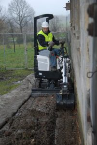 Einen Minibagger im Sauerland mieten kann viel Arbeit ersparen